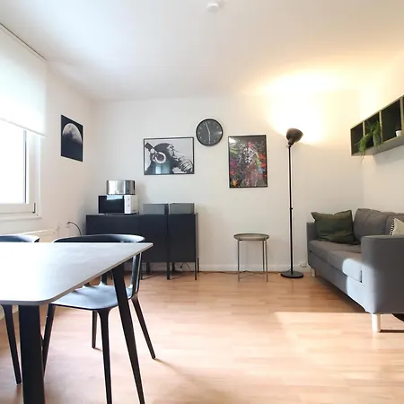 Apartment 8 Freunde Sollt Ihr Sein! *
